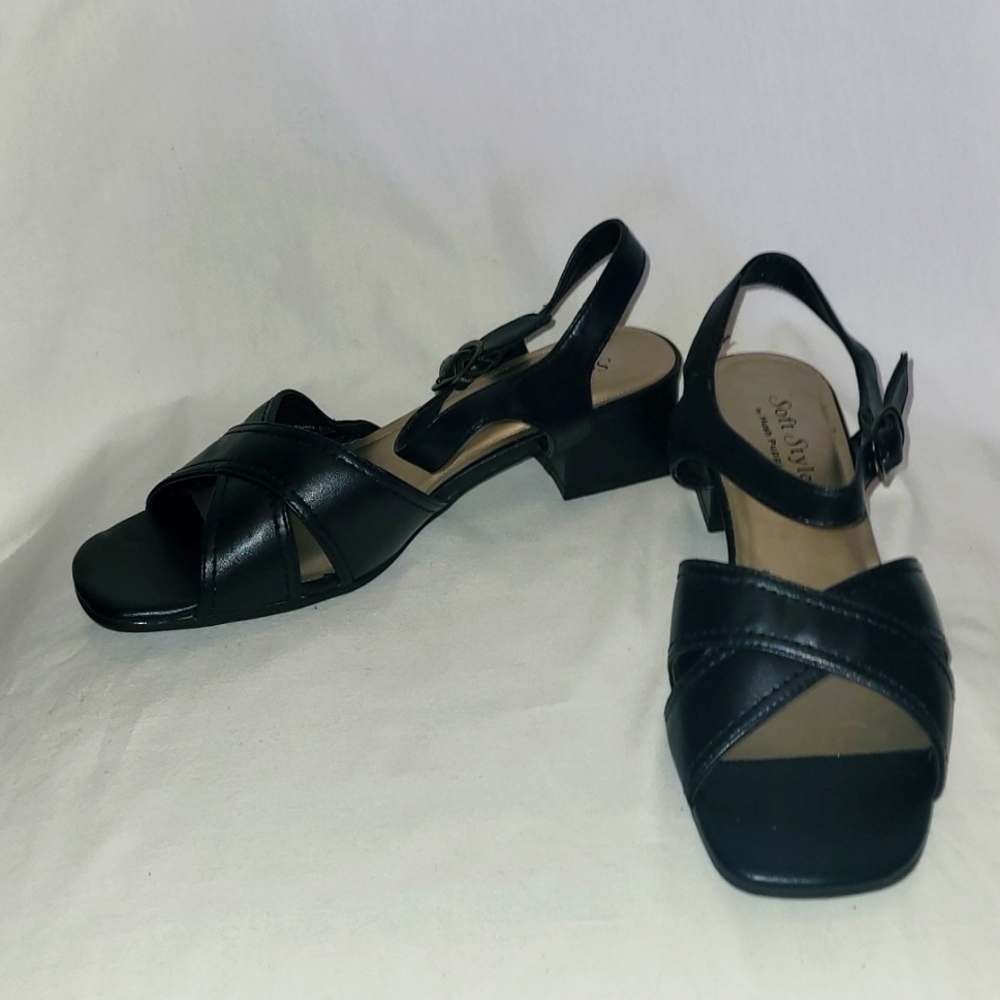 Soft Style Black scrappy sandals sz 6.5